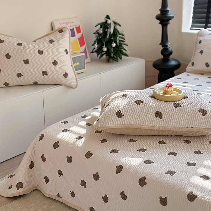 91家纺网 家纺一手货源 找家纺 麦伦家居 2024新款天丝莫代尔婴儿绒两用床盖 苹果小熊