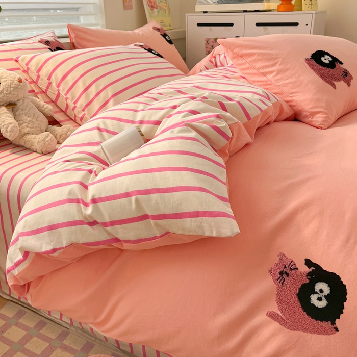 91家纺网 家纺一手货源 找家纺 雅居纺家纺 2025新款全棉水洗棉绣花四件套 猫咪萌仔