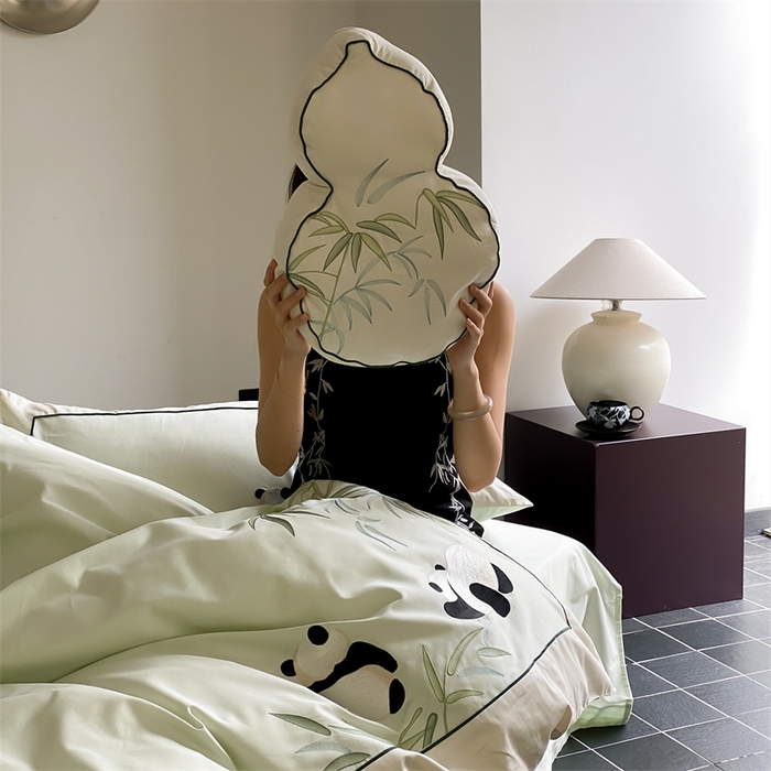 91家纺网 家纺一手货源 找家纺 MIU缪家居 2025新款100支全棉磨毛四件套-熊猫与竹 熊猫与竹-清绿