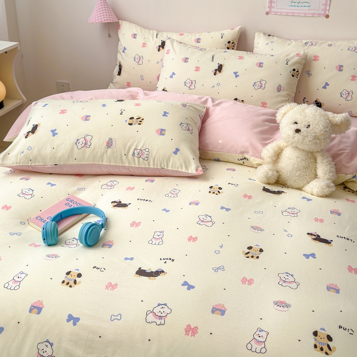 91家纺网 家纺一手货源 找家纺 曼之夏 2025新款全棉印花四件套 心心腊肠狗