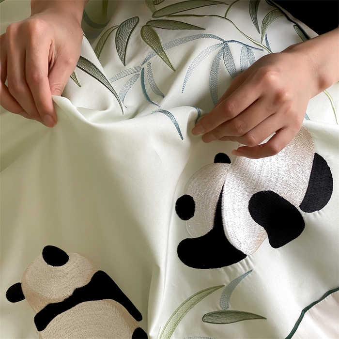 91家纺网 家纺一手货源 找家纺 MIU缪家居 2025新款100支全棉磨毛四件套-熊猫与竹 熊猫与竹-清绿