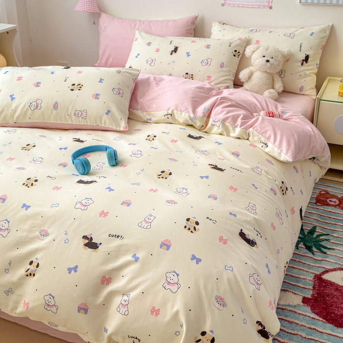 91家纺网 家纺一手货源 找家纺 曼之夏 2025新款全棉印花四件套 心心腊肠狗