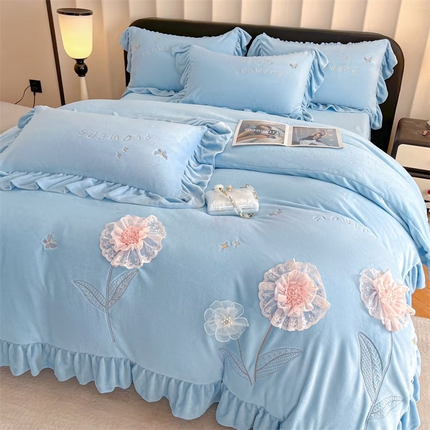 91家纺网 家纺一手货源 找家纺 （总）爱家（原缔乐家纺） 2025新款立体花刺绣牛奶绒四件套-花蕊