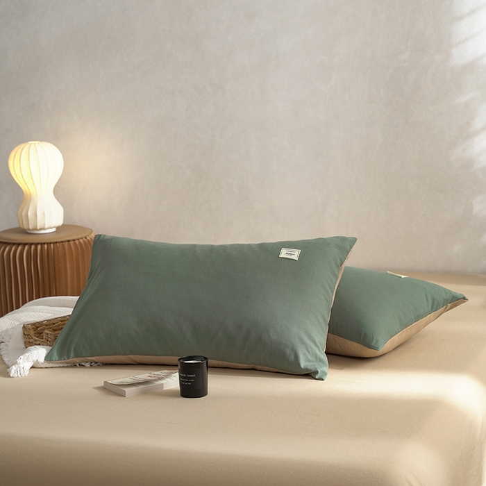 91家纺网 家纺一手货源 找家纺 雅居纺家纺 2025新款全棉素色水洗棉单枕套 墨子绿卡其
