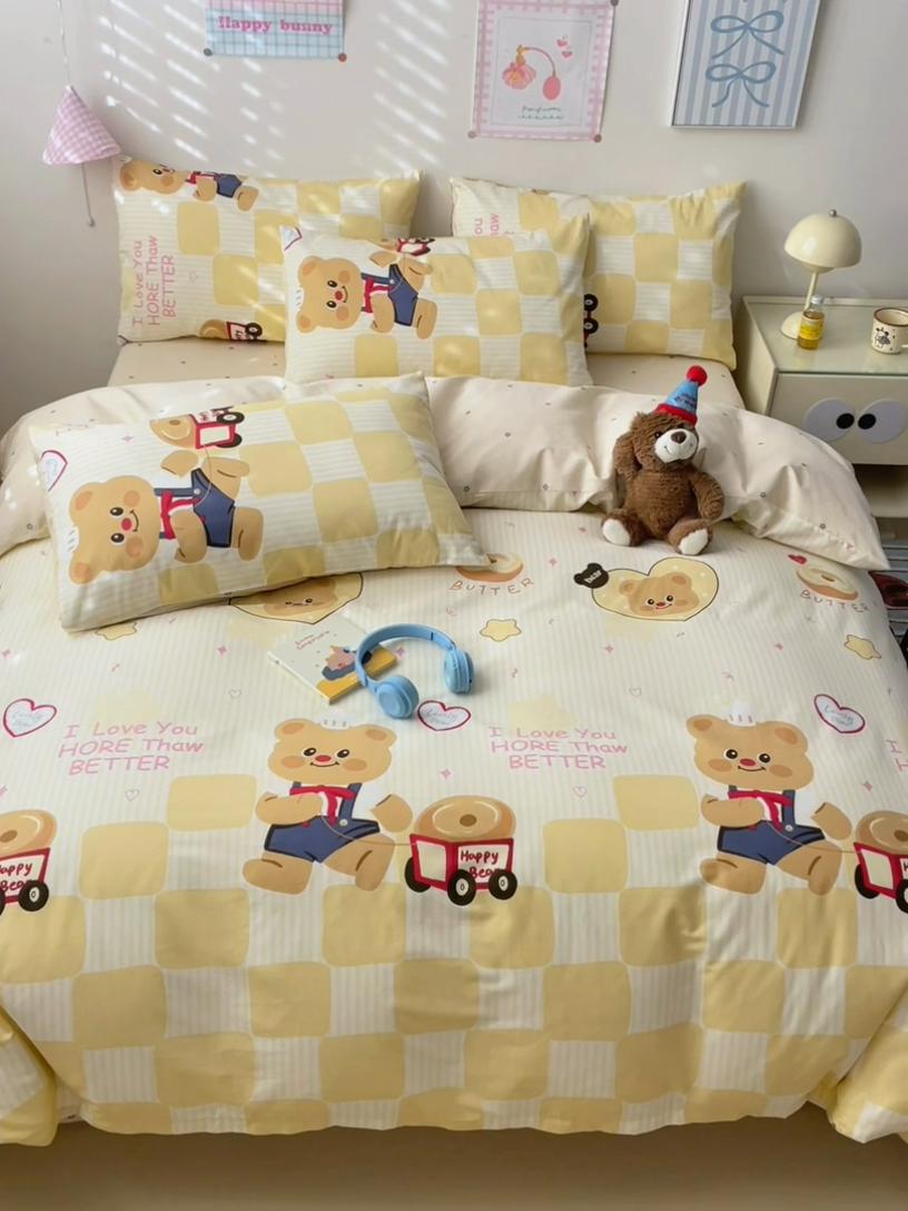 91家纺网 家纺一手货源 找家纺 曼之夏 2025新款全棉印花四件套 黄油小熊