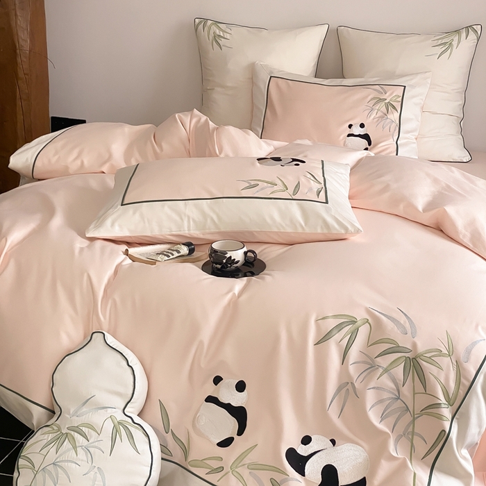 91家纺网 家纺一手货源 找家纺 MIU缪家居 2025新款100支全棉磨毛四件套-熊猫与竹 熊猫与竹-嫩粉