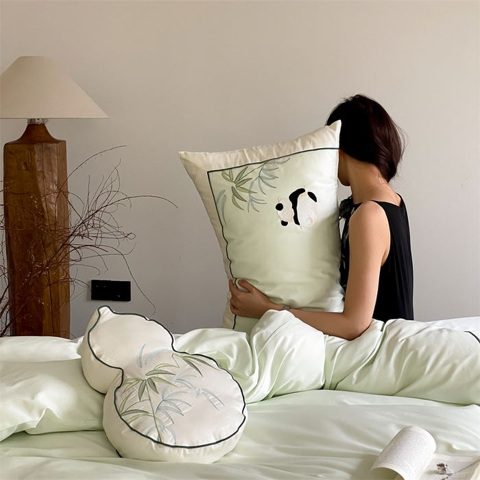 91家纺网 家纺一手货源 找家纺 MIU缪家居 2025新款100支全棉磨毛四件套-熊猫与竹 熊猫与竹-清绿