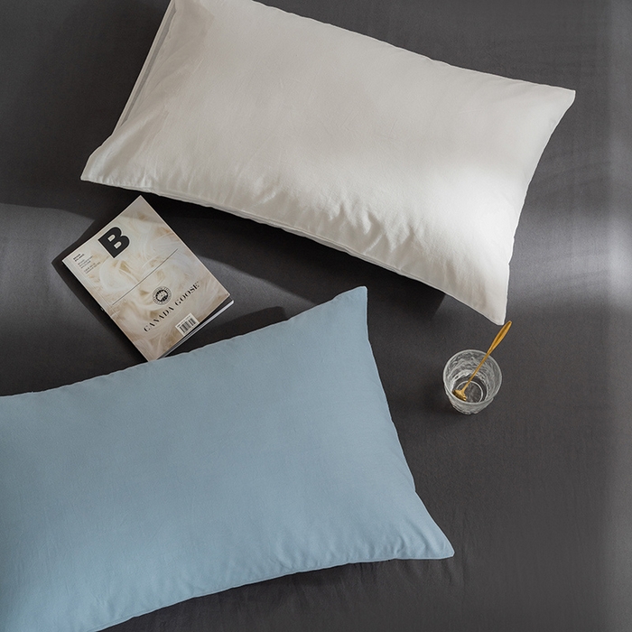 91家纺网 家纺一手货源 找家纺 雅居纺家纺 2025新款全棉素色水洗棉单枕套 白+浅蓝