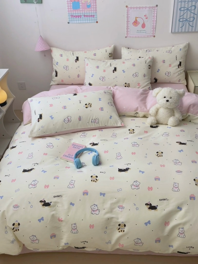 91家纺网 家纺一手货源 找家纺 曼之夏 2025新款全棉印花四件套 心心腊肠狗