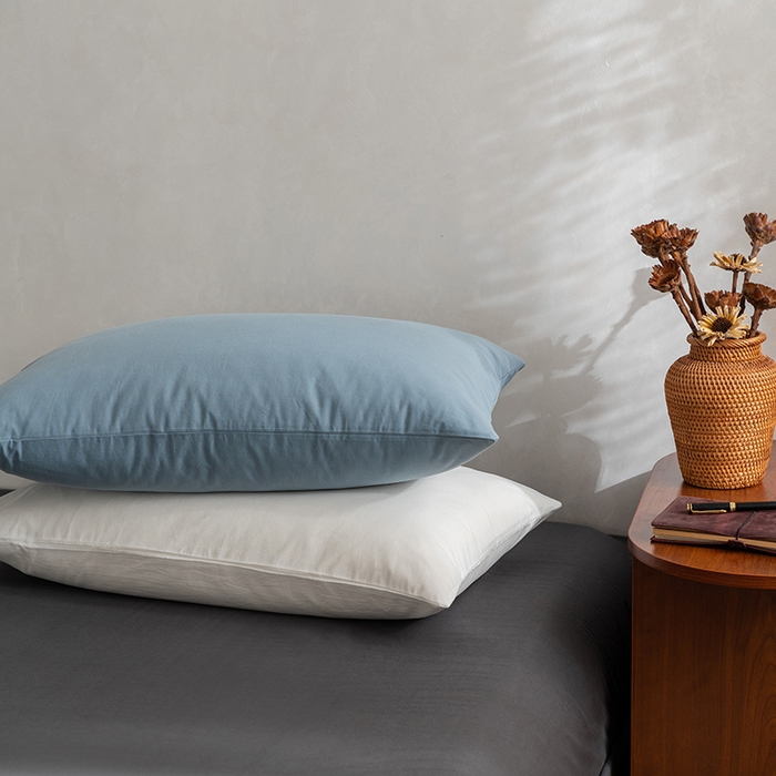 91家纺网 家纺一手货源 找家纺 雅居纺家纺 2025新款全棉素色水洗棉单枕套 白+浅蓝