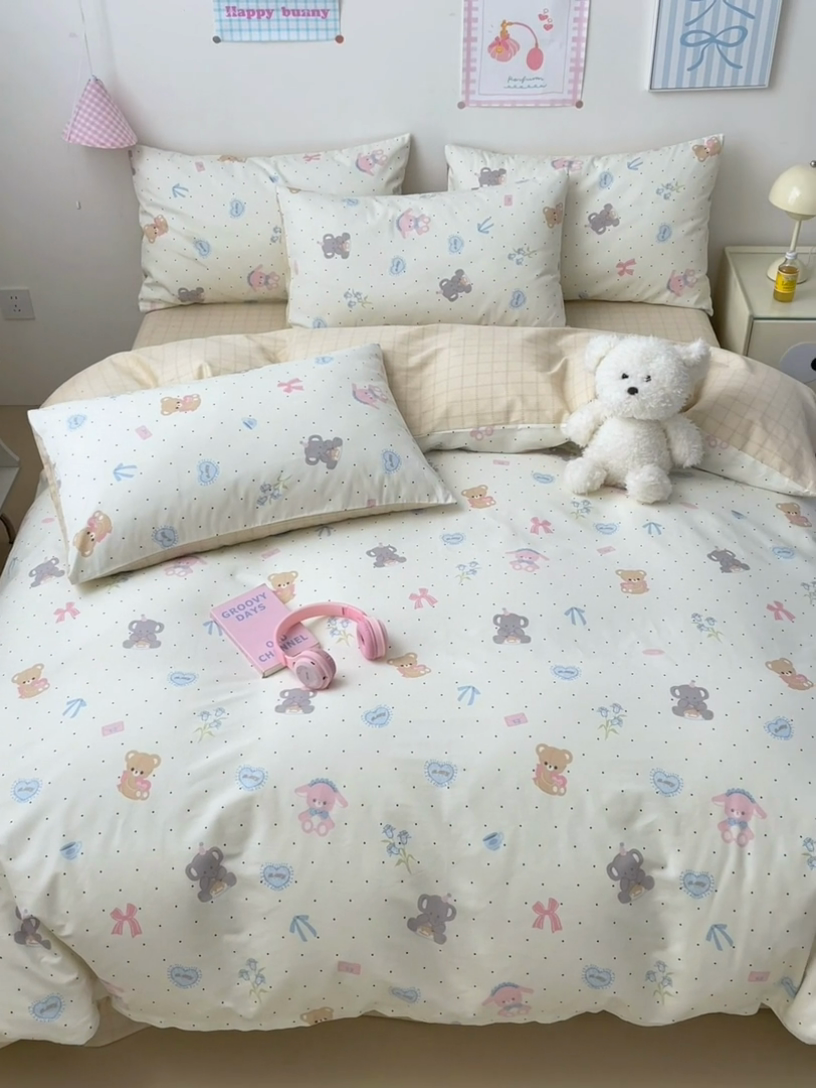 91家纺网 家纺一手货源 找家纺 曼之夏 2025新款全棉印花四件套 点点礼物熊