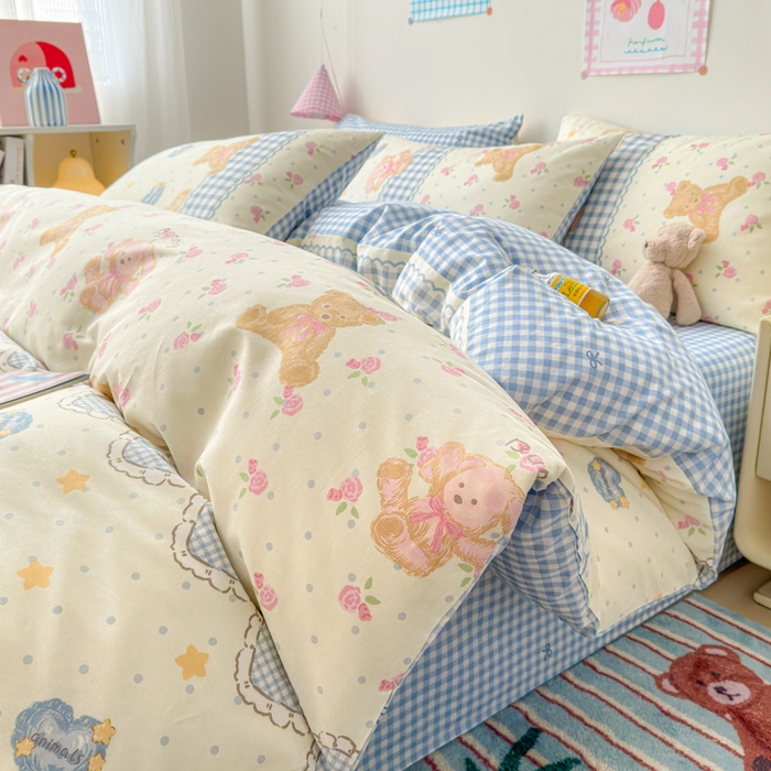 91家纺网 家纺一手货源 找家纺 曼之夏 2025新款全棉印花四件套 少女熊