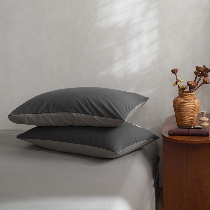 91家纺网 家纺一手货源 找家纺 雅居纺家纺 2025新款全棉素色水洗棉单枕套 低调灰绅士灰