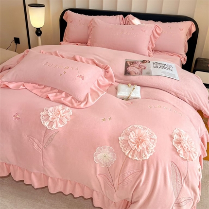 91家纺网 家纺一手货源 找家纺 （总）爱家（原缔乐家纺） 2025新款立体花刺绣牛奶绒四件套-花蕊