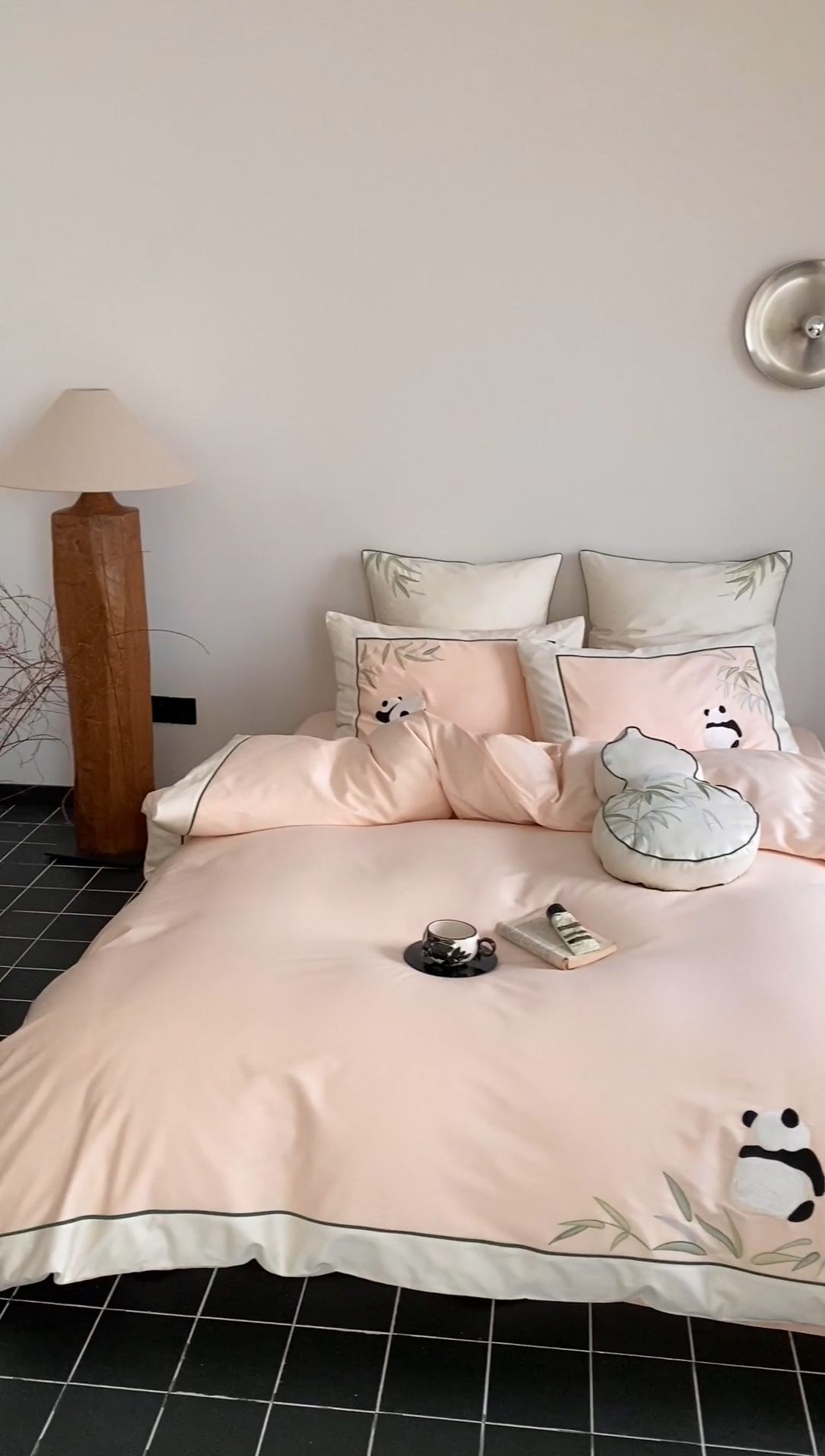 91家纺网 家纺一手货源 找家纺 MIU缪家居 2025新款100支全棉磨毛四件套-熊猫与竹 熊猫与竹-嫩粉