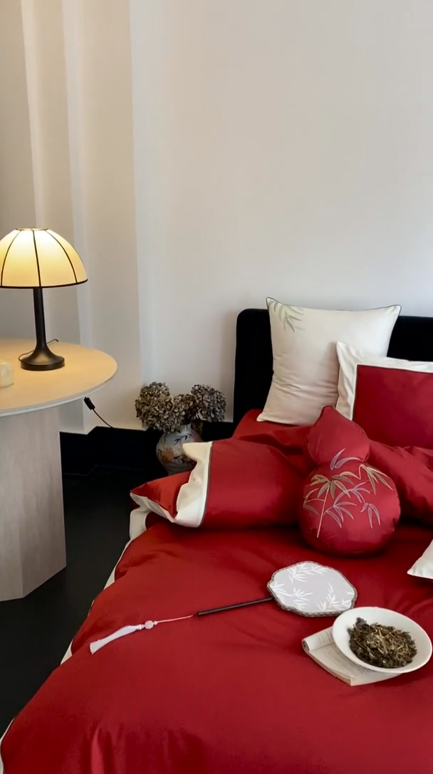 91家纺网 家纺一手货源 找家纺 MIU缪家居 2025新款100支全棉磨毛四件套-熊猫与竹 熊猫与竹-红色