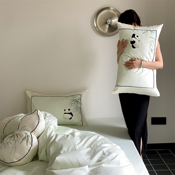 91家纺网 家纺一手货源 找家纺 MIU缪家居 2025新款100支全棉磨毛四件套-熊猫与竹 熊猫与竹-清绿