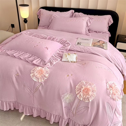 91家纺网 家纺一手货源 找家纺 （总）爱家（原缔乐家纺） 2025新款立体花刺绣牛奶绒四件套-花蕊
