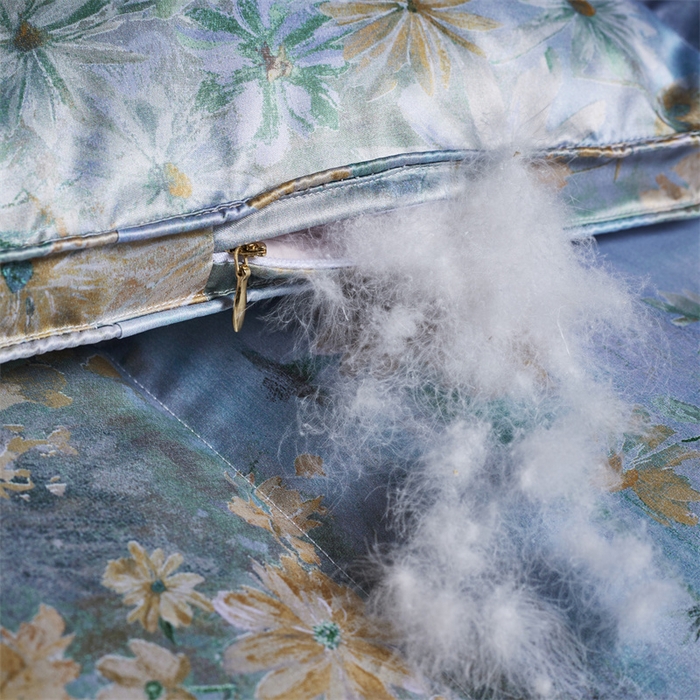 91家纺网 家纺一手货源 找家纺 织梦人羽绒工厂店 2024新款新国标50绒蒙田里斯印花羽绒被 繁花似梦蓝