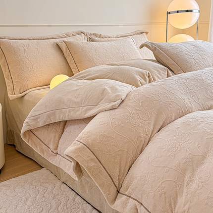 91家纺网 家纺一手货源 找家纺 （买家秀爆款不断货）A类母婴级牛奶绒雕花四件套珊瑚绒小香风牛奶绒四件套雪花绒四件套雕花绒四件套压线款 蔷薇恋人-卡其