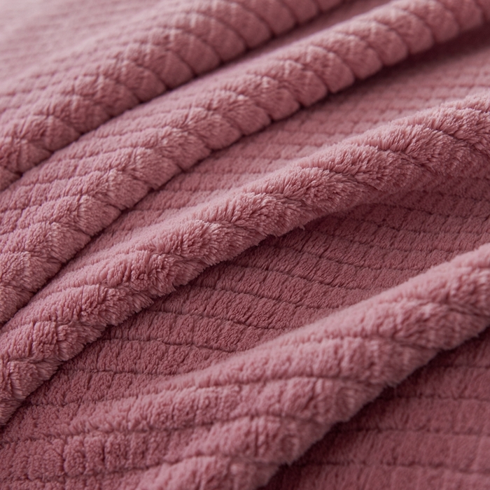 91家纺网 家纺一手货源 找家纺 馨米莱家纺 2025新款AB版牛奶绒提花纯色多功能盖毯毛毯 嫣红色
