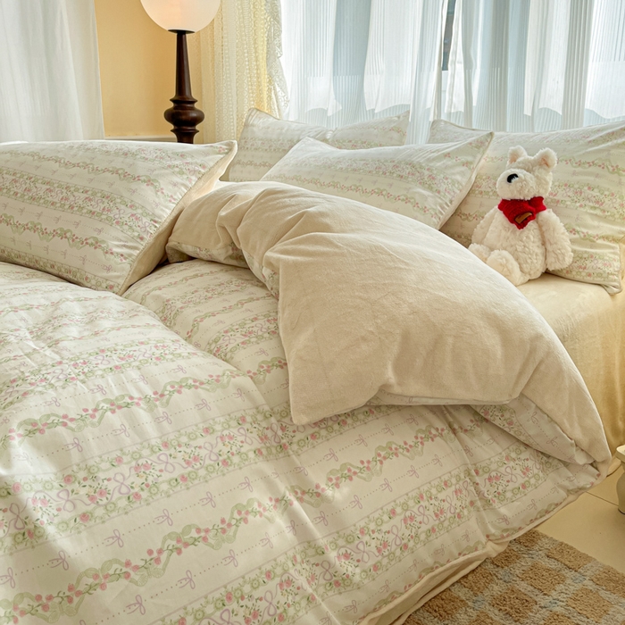 91家纺网 家纺一手货源 找家纺 麦伦家居 2025秋冬新品多功能床品全棉+牛奶绒印花四件套 舒城小花