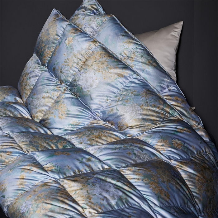 91家纺网 家纺一手货源 找家纺 织梦人羽绒工厂店 2024新款新国标50绒蒙田里斯印花羽绒被 繁花似梦蓝