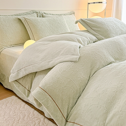 91家纺网 家纺一手货源 找家纺 （买家秀爆款不断货）A类母婴级牛奶绒雕花四件套珊瑚绒小香风牛奶绒四件套雪花绒四件套雕花绒四件套压线款 蔷薇恋人-绿色