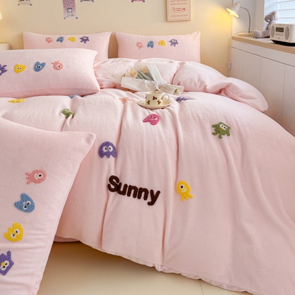 91家纺网 家纺一手货源 找家纺 （总）（买家秀爆款不断货）A类母婴级毛巾绣牛奶绒四件套珊瑚绒四件套雪花绒四件套刺绣牛奶绒毛巾绣四件套小清新