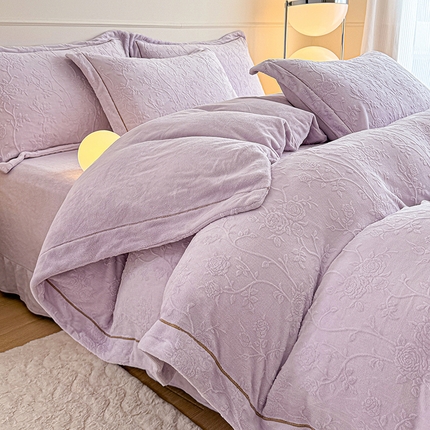 91家纺网 家纺一手货源 找家纺 （买家秀爆款不断货）A类母婴级牛奶绒雕花四件套珊瑚绒小香风牛奶绒四件套雪花绒四件套雕花绒四件套压线款 蔷薇恋人-紫色
