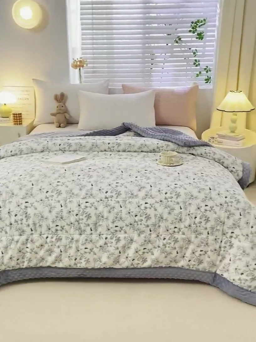 91家纺网 家纺一手货源 找家纺 锦鹭被业  2025款A类全棉纯棉豆豆被春秋空调夏凉加厚冬被子 俏花枝