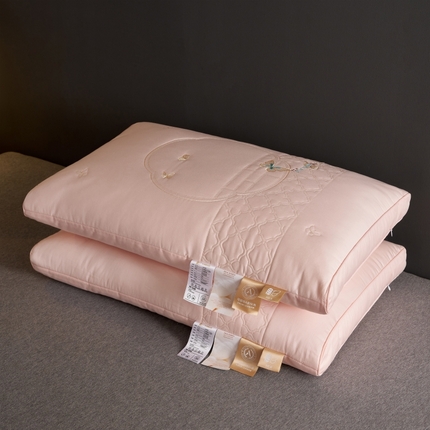 91家纺网 家纺一手货源 找家纺 （总）乐可 2025新款苏锦蚕咝枕-风格二