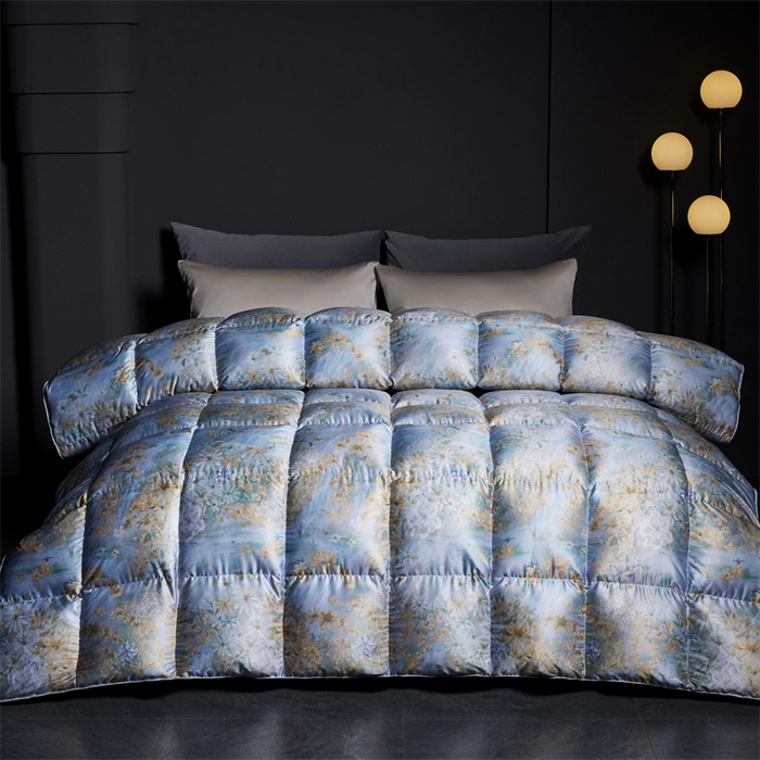 91家纺网 家纺一手货源 找家纺 织梦人羽绒工厂店 2024新款新国标50绒蒙田里斯印花羽绒被 繁花似梦蓝