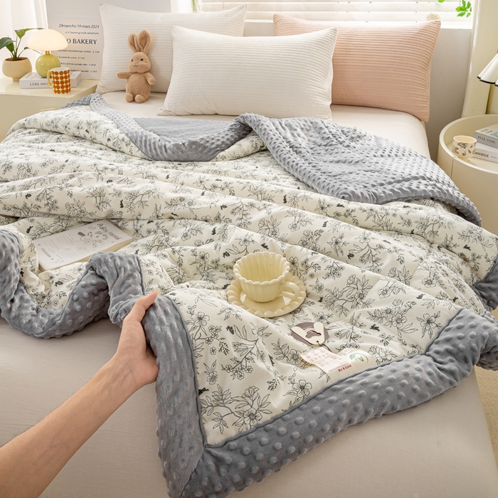 91家纺网 家纺一手货源 找家纺 锦鹭被业  2025款A类全棉纯棉豆豆被春秋空调夏凉加厚冬被子 俏花枝