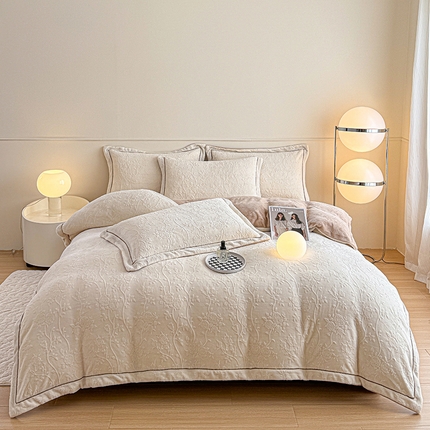 （买家秀爆款不断货）A类母婴级牛奶绒雕花四件套珊瑚绒小香风牛奶绒四件套雪花绒四件套雕花绒四件套压线款 蔷薇恋人-白咖