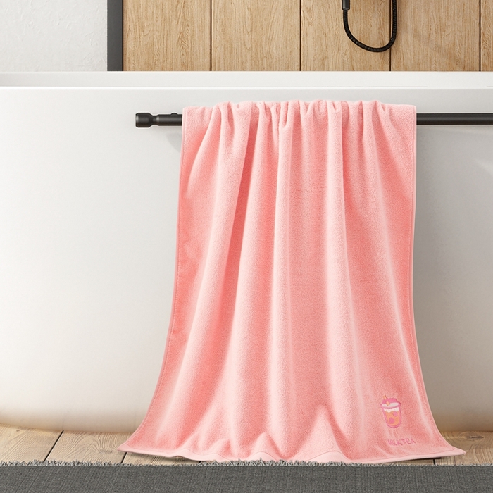 91家纺网 家纺一手货源 找家纺 悦然毛巾被 2025新款全棉幻彩灵动浴巾 灵动粉