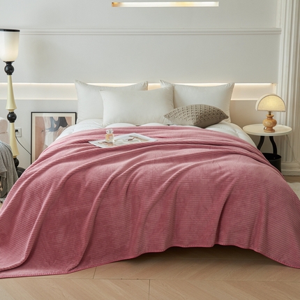 91家纺网 家纺一手货源 找家纺 （总）馨米莱家纺 2025新款AB版牛奶绒提花纯色多功能盖毯毛毯