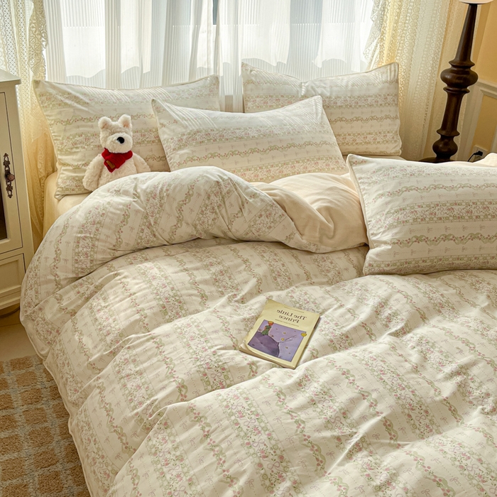 91家纺网 家纺一手货源 找家纺 麦伦家居 2025秋冬新品多功能床品全棉+牛奶绒印花四件套 舒城小花