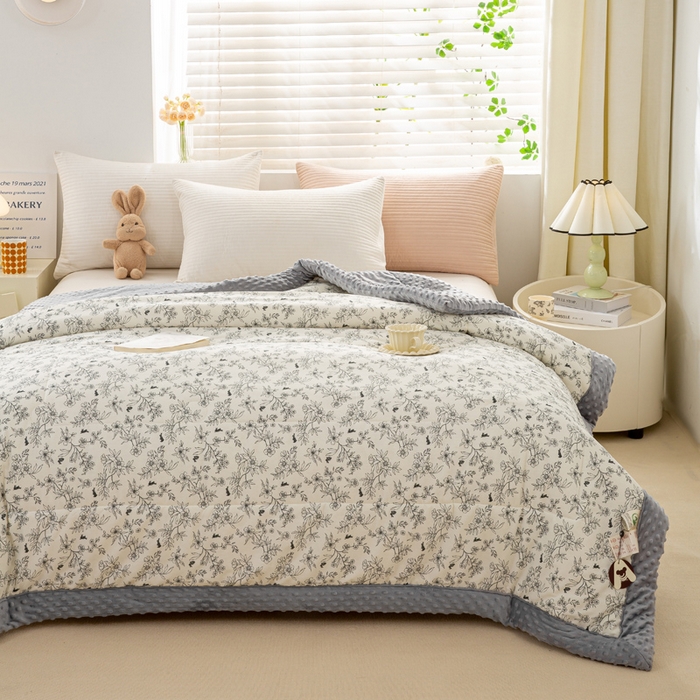 91家纺网 家纺一手货源 找家纺 锦鹭被业  2025款A类全棉纯棉豆豆被春秋空调夏凉加厚冬被子 俏花枝