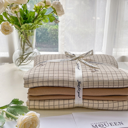 91家纺网 家纺一手货源 找家纺 一比一家纺 2025新款有氧针织棉双层纱系列四件套-叠拍图 樱桃小格