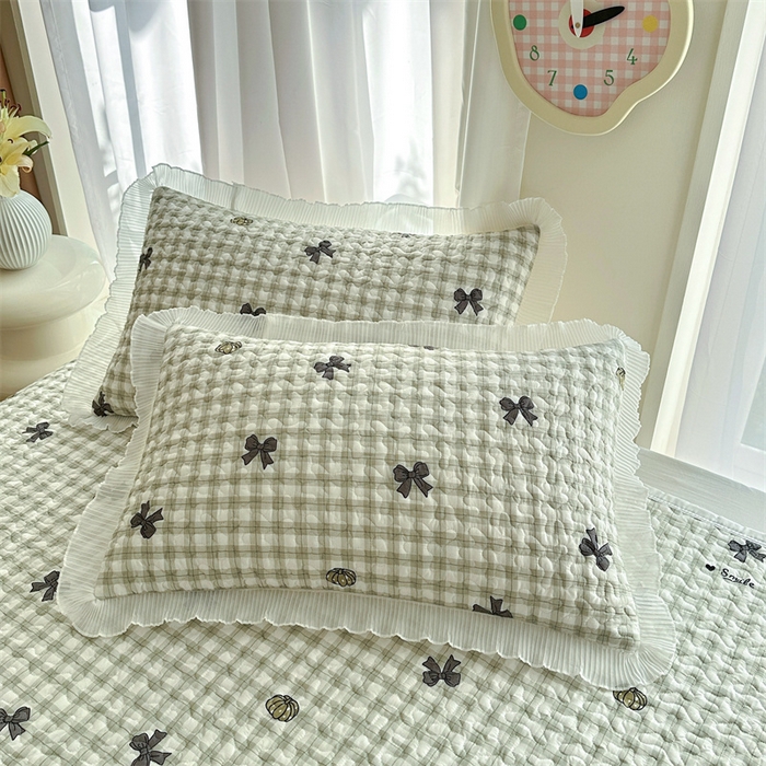 91家纺网 家纺一手货源 找家纺 岚吉 2025新款精梳棉珍珠棉小仙女款床盖三件套 蝶恋曲-灰绿