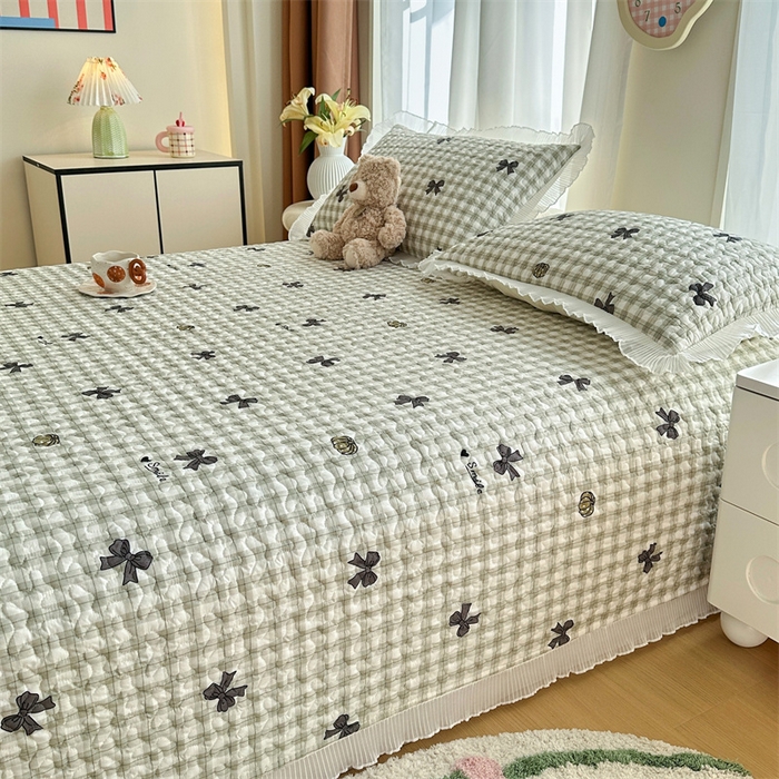 91家纺网 家纺一手货源 找家纺 岚吉 2025新款精梳棉珍珠棉小仙女款床盖三件套 蝶恋曲-灰绿