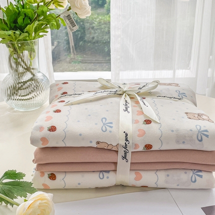 91家纺网 家纺一手货源 找家纺 一比一家纺 2025新款有氧针织棉双层纱系列四件套-叠拍图 棕熊宝贝