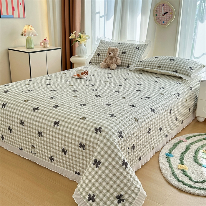 91家纺网 家纺一手货源 找家纺 岚吉 2025新款精梳棉珍珠棉小仙女款床盖三件套 蝶恋曲-灰绿