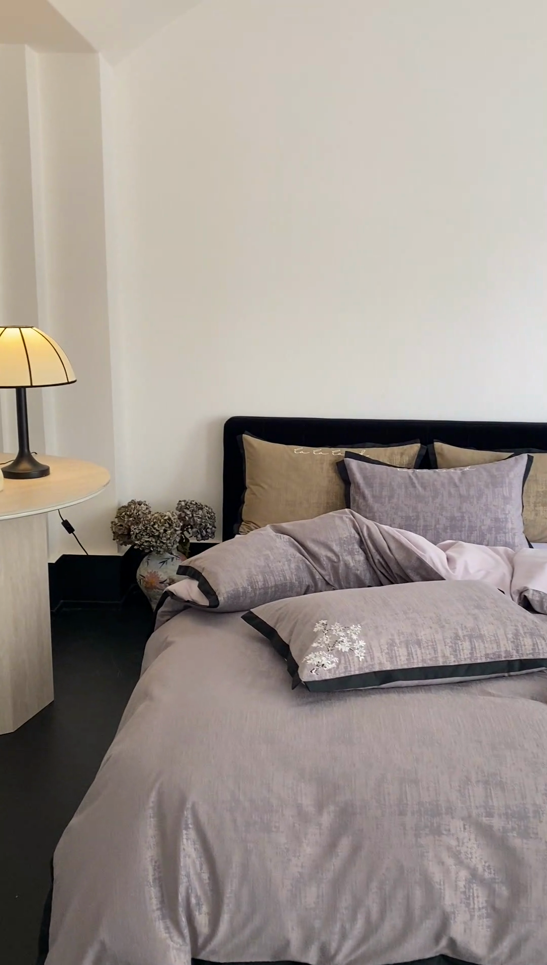 91家纺网 家纺一手货源 找家纺 赫帛 2025新款50支全棉磨毛刺绣四件套-夕雾（磨毛款） 夕雾（磨毛款）-烟灰紫