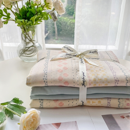 91家纺网 家纺一手货源 找家纺 一比一家纺 2025新款有氧针织棉双层纱系列四件套-叠拍图 TB元素