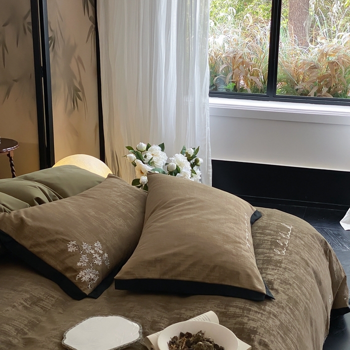 91家纺网 家纺一手货源 找家纺 赫帛 2025新款50支全棉磨毛刺绣四件套-夕雾（磨毛款） 夕雾（磨毛款）-复古绿【预售，12.18号发货】