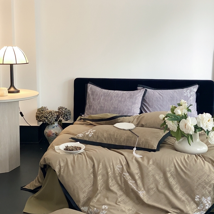 91家纺网 家纺一手货源 找家纺 赫帛 2025新款50支全棉磨毛刺绣四件套-夕雾（磨毛款） 夕雾（磨毛款）-复古绿【预售，12.18号发货】