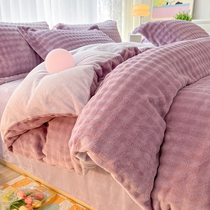 91家纺网 家纺一手货源 找家纺 （买家秀爆款不断货）A类母婴级高克重纯色獭兔绒四件套剪花牛奶绒四件套牛奶绒四件套纯色韩式兔毛绒四件套 韩式兔绒-豆蔻紫