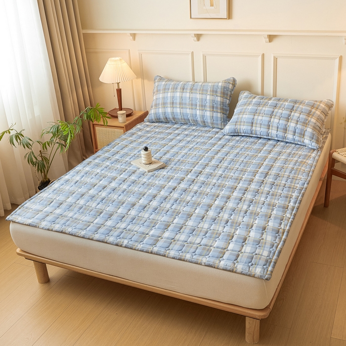 91家纺网 家纺一手货源 找家纺 恋绒家纺 2025新款无印风水洗棉防水款床褥隔尿垫床褥护理垫床垫 蓝灰格